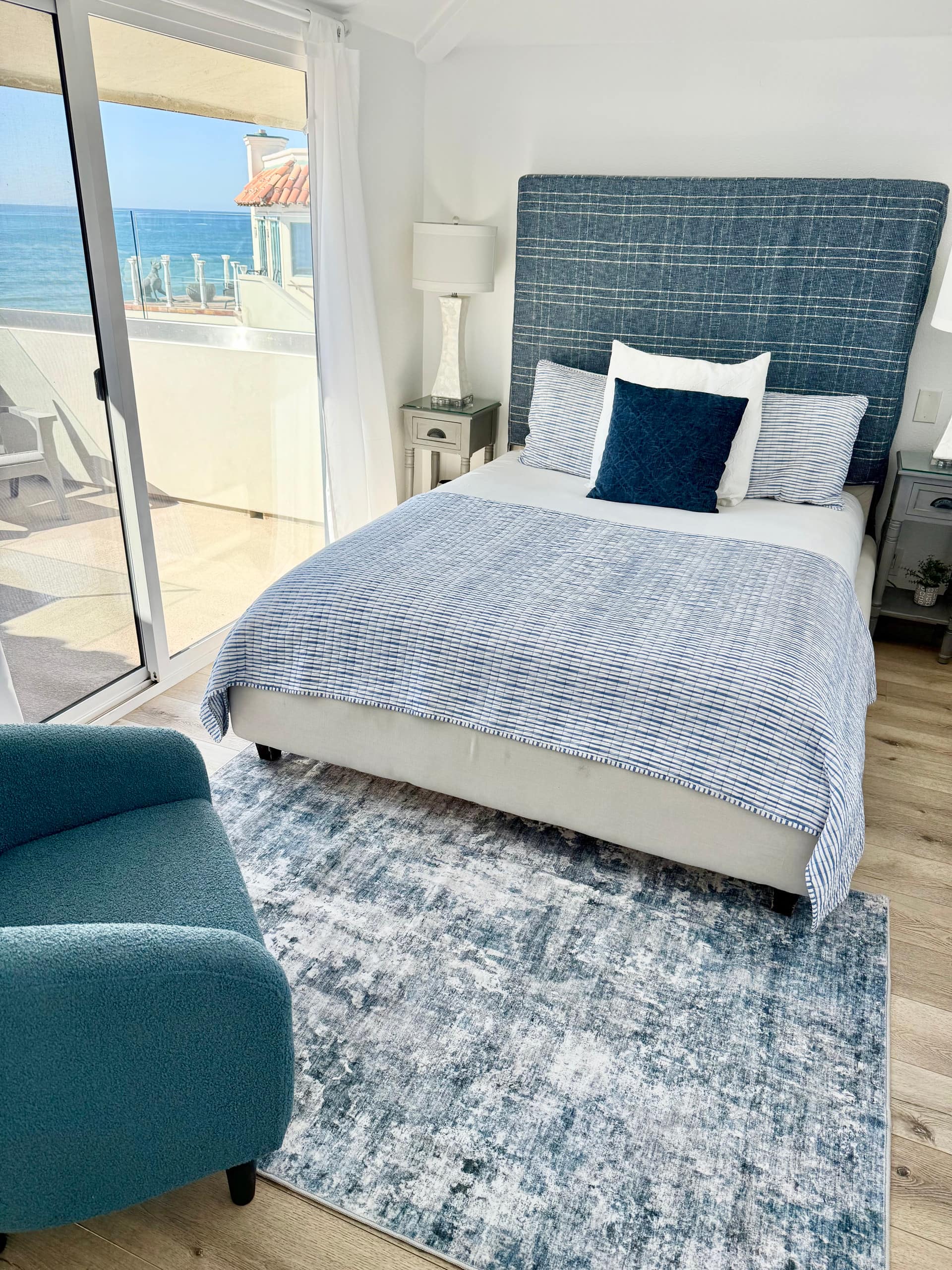 Bedroom 1 — 1 king bed