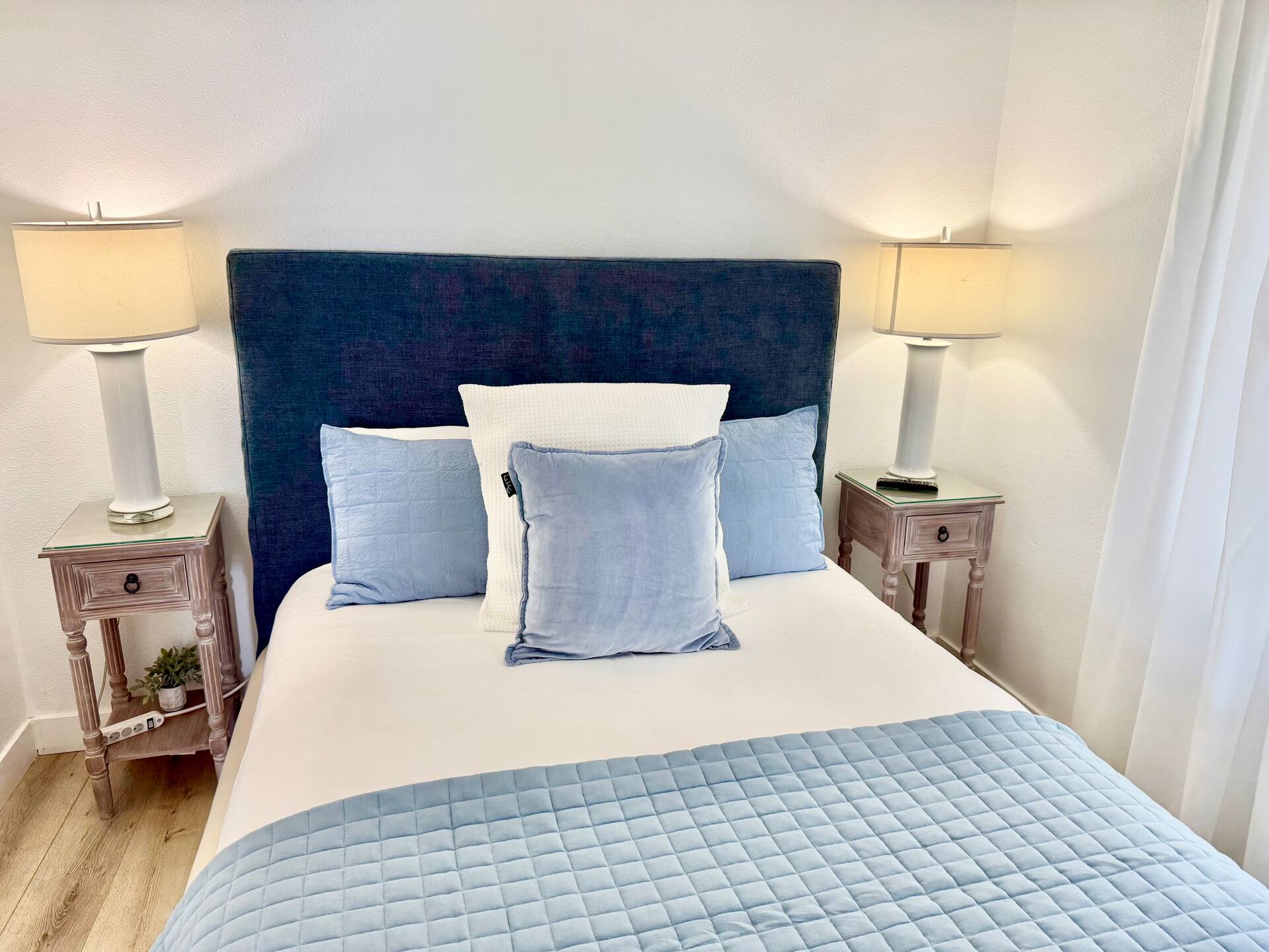 Bedroom 5 — 1 king bed