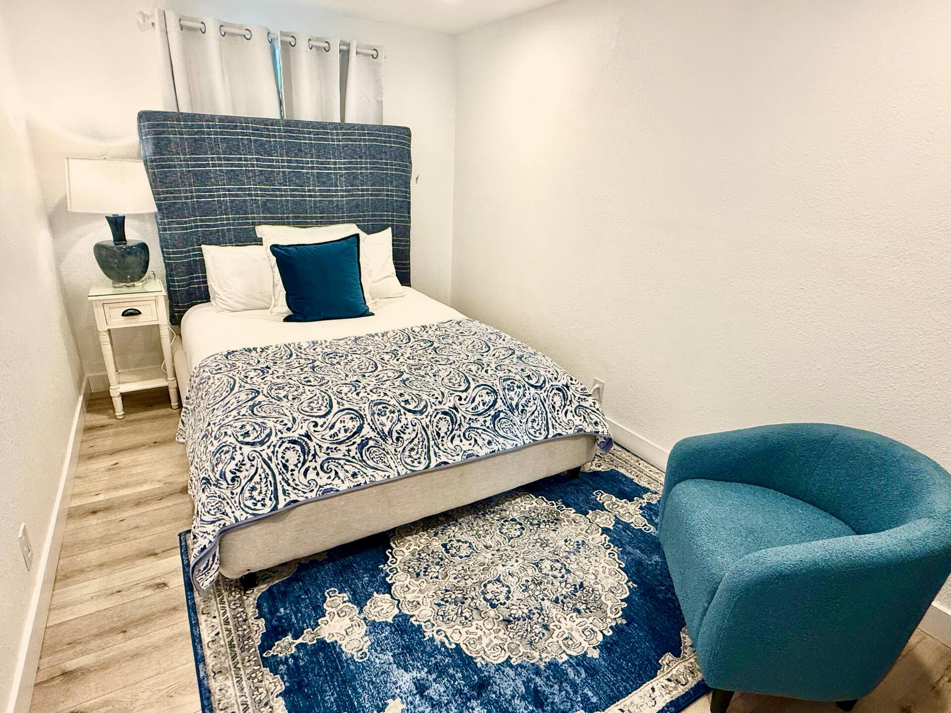 Bedroom 6 — 1 queen bed
