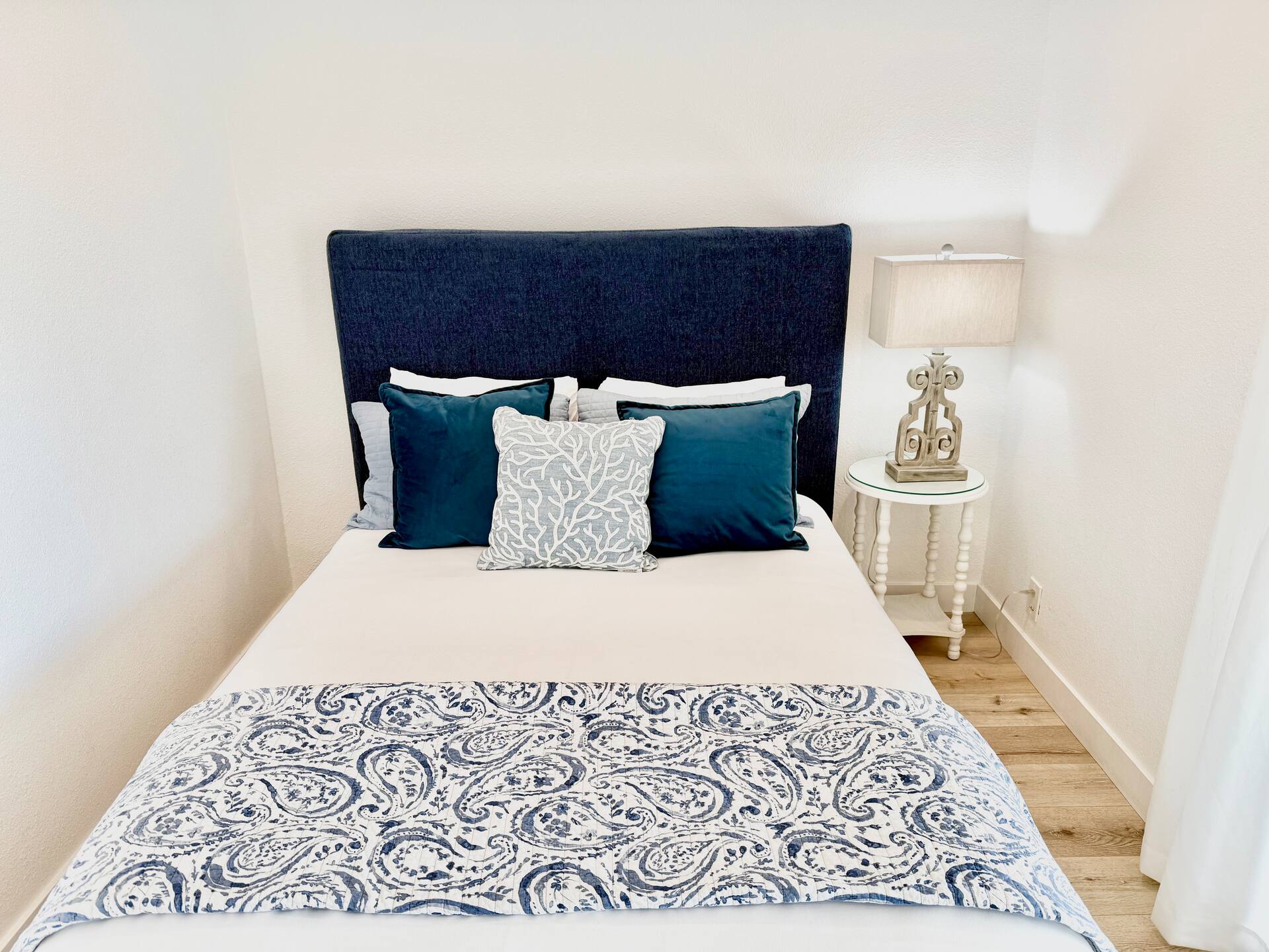Bedroom 7 — 1 queen bed